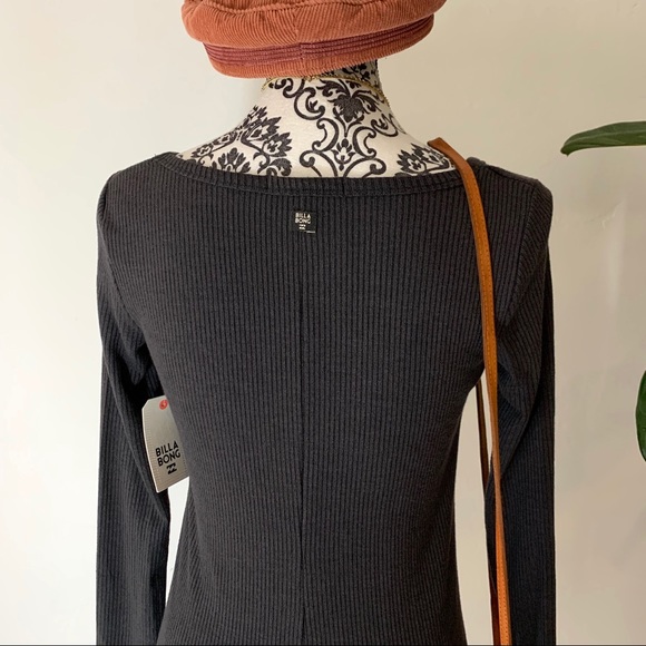 ๐ฅ๐ฅBILLABONG - LONG SLEEVE SKATER DRESS๐ฅ๐ฅ - Picture 6 of 6